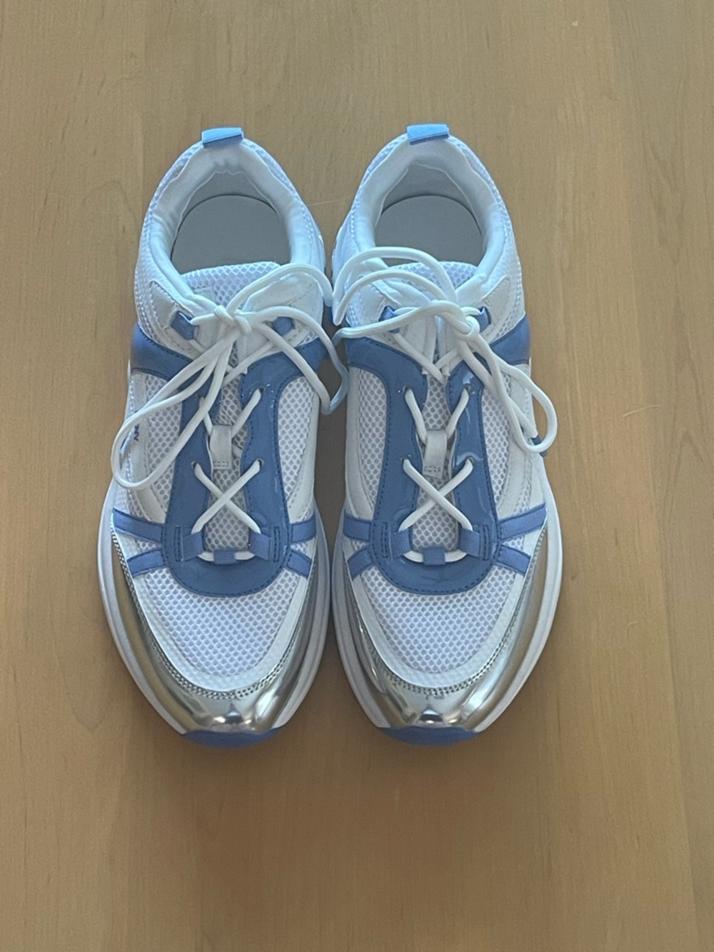 NWT - DNKY JUNA LACE UP ATHLETIC SHOES